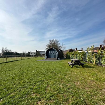 Welly Boot Pod Hotel Shenstone Exterior photo