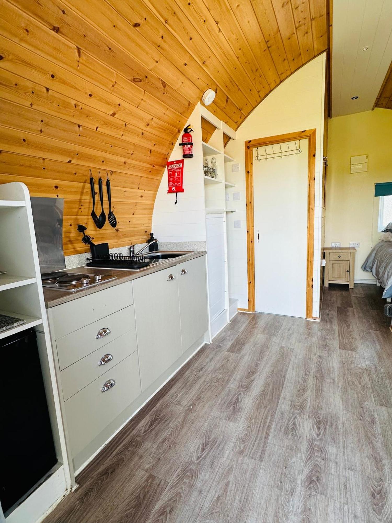 Welly Boot Pod Hotel Shenstone Exterior photo