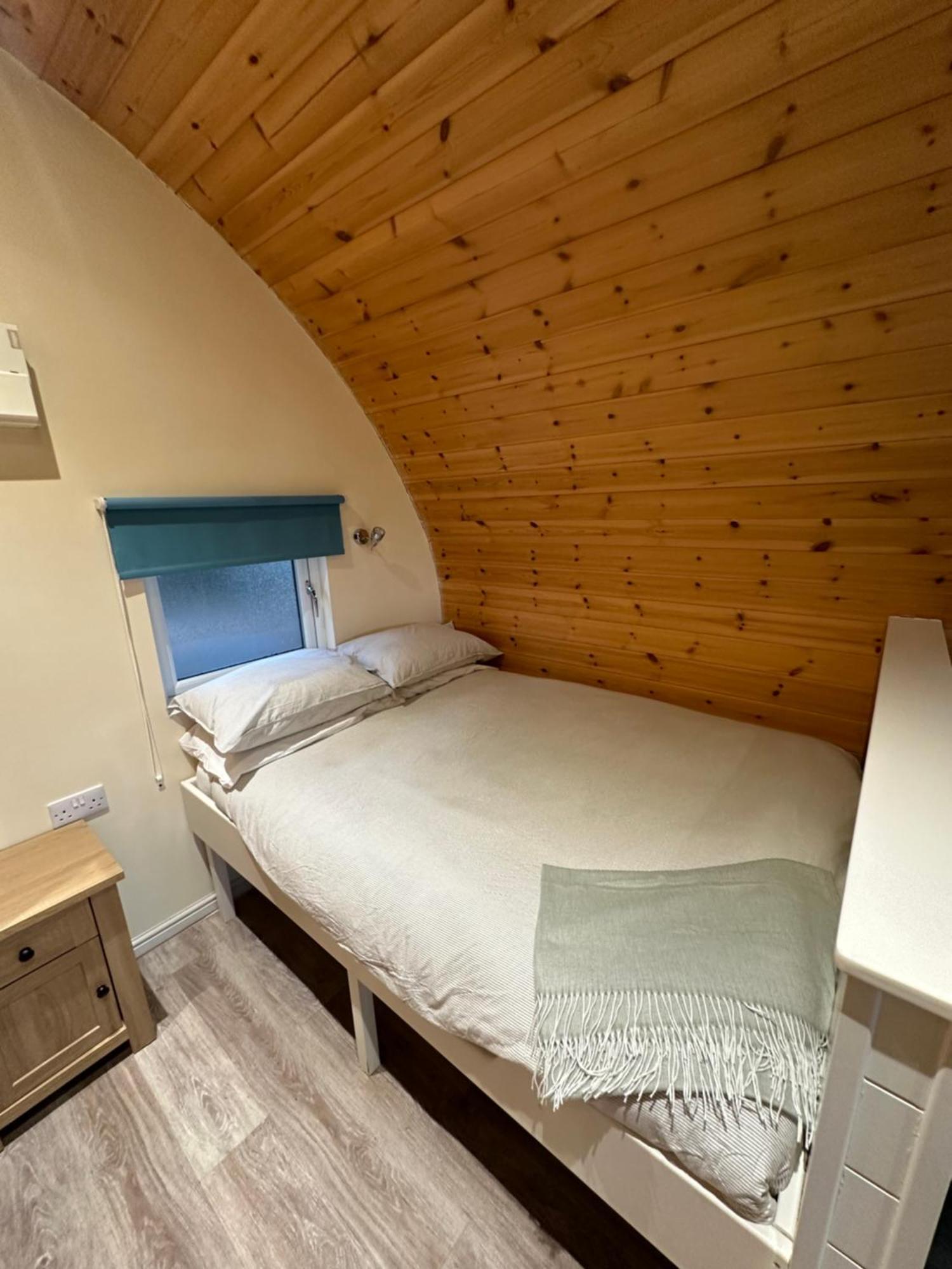Welly Boot Pod Hotel Shenstone Exterior photo